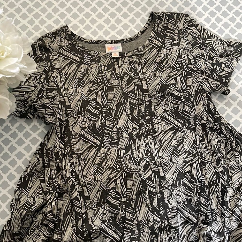 LuLaRoe Carly XSmall Gray/White Swing Dress